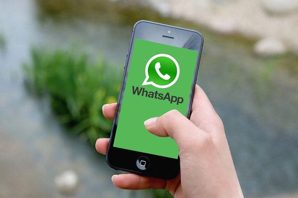 आ रहा है WhatsApp का नया रूप: वीडियो देखें, चैटिंग में बढ़ेगी गोपनीयता की शक्ति!