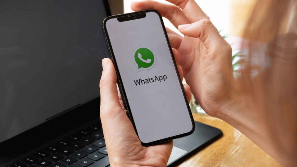 जानिए आपके पार्टनर की सबसे ज्यादा WhatsApp Chatting किसके साथ है? यह है सरल तरीका